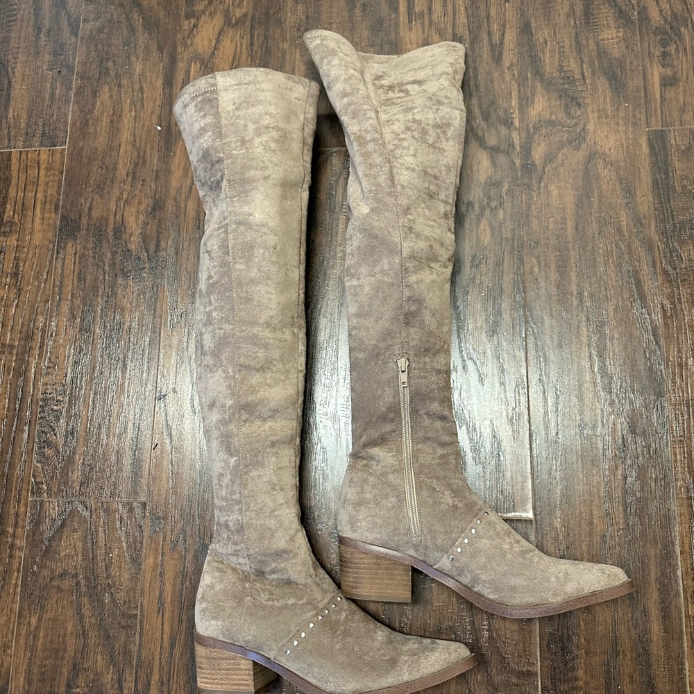 Report “zaria” thigh high boots size 8